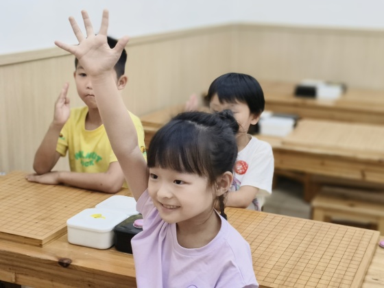 在歡樂的課堂里，孩子們沉浸在愉悅的氛圍中，享受著每一次的探索與學(xué)習(xí)~_副本.jpg