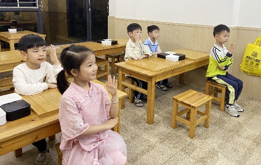 小棋手上起課來非常投入，勤奮認(rèn)真的你，必定收到累累的碩果_副本.jpg
